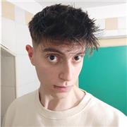 Studente di disegno alla Scuola Internazionale di Comics da lezioni di disegno